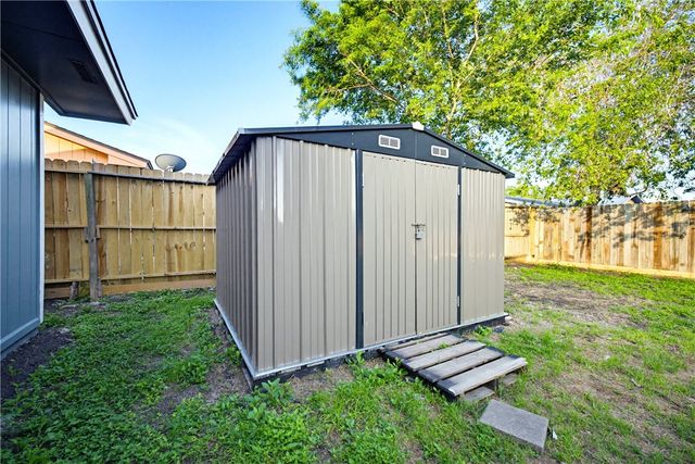 1733 Kern Dr, Corpus Christi, TX 78412