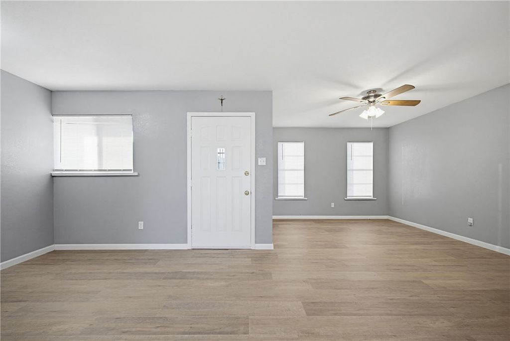 1733 Kern Dr, Corpus Christi, TX 78412 — photo 3