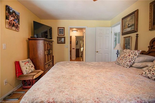 2305 SE 16th ST, Cape Coral, FL 33990