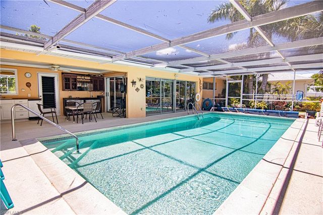 2305 SE 16th ST, Cape Coral, FL 33990