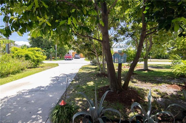 2305 SE 16th ST, Cape Coral, FL 33990