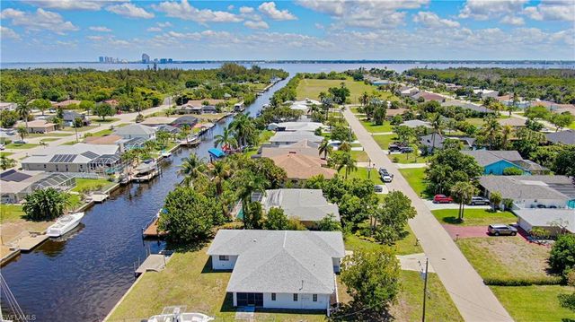 2305 SE 16th ST, Cape Coral, FL 33990