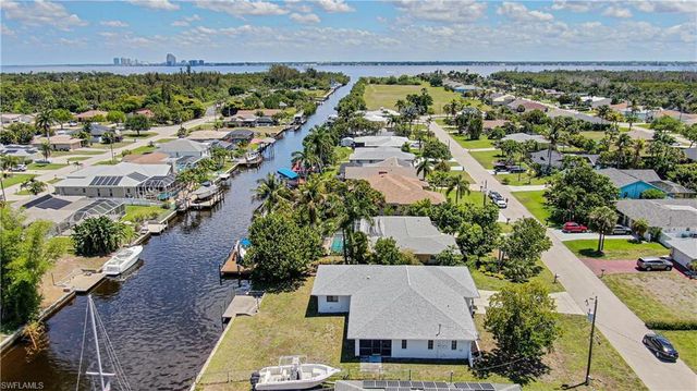2305 SE 16th ST, Cape Coral, FL 33990