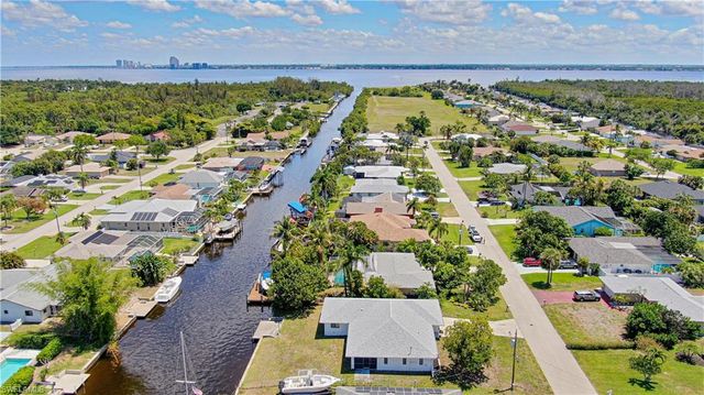 2305 SE 16th ST, Cape Coral, FL 33990