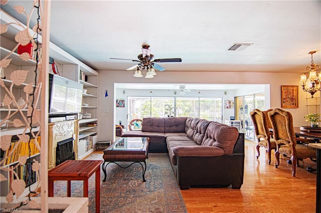 2305 SE 16th ST, Cape Coral, FL 33990