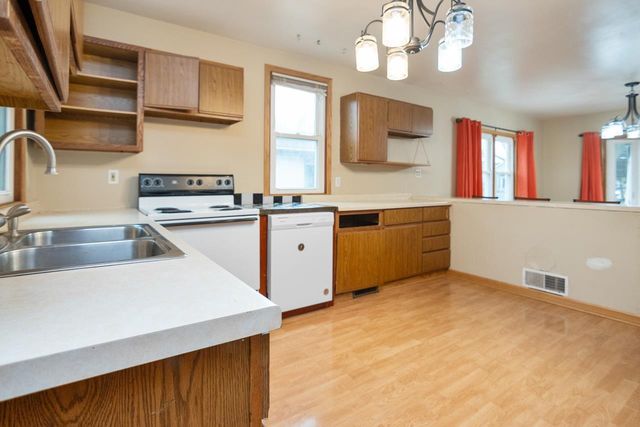 124 S CUSTER STREET, Brillion, WI 54110