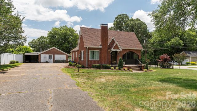 3308 16th Street NE, Hickory, NC 28601