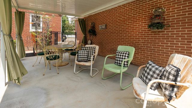 3308 16th Street NE, Hickory, NC 28601
