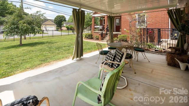 3308 16th Street NE, Hickory, NC 28601