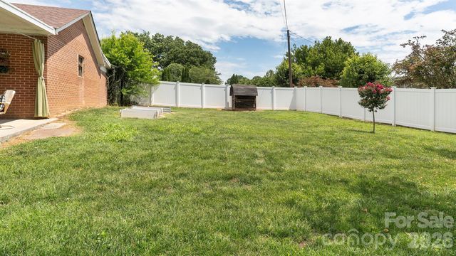3308 16th Street NE, Hickory, NC 28601