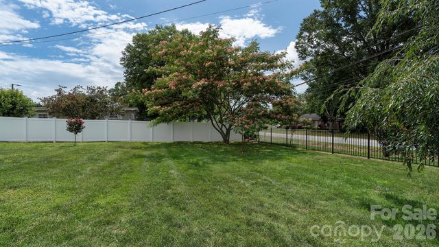 3308 16th Street NE, Hickory, NC 28601