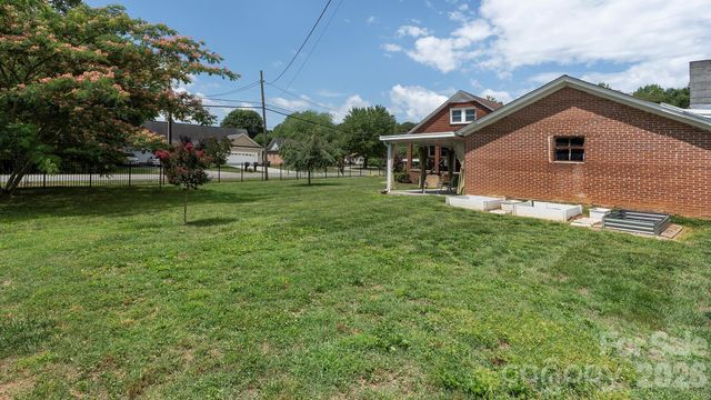 3308 16th Street NE, Hickory, NC 28601