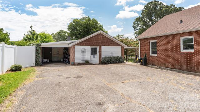 3308 16th Street NE, Hickory, NC 28601