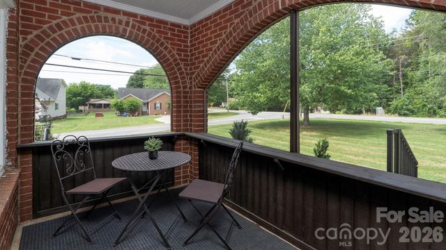 3308 16th Street NE, Hickory, NC 28601