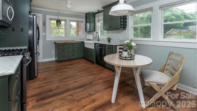 3308 16th Street NE, Hickory, NC 28601
