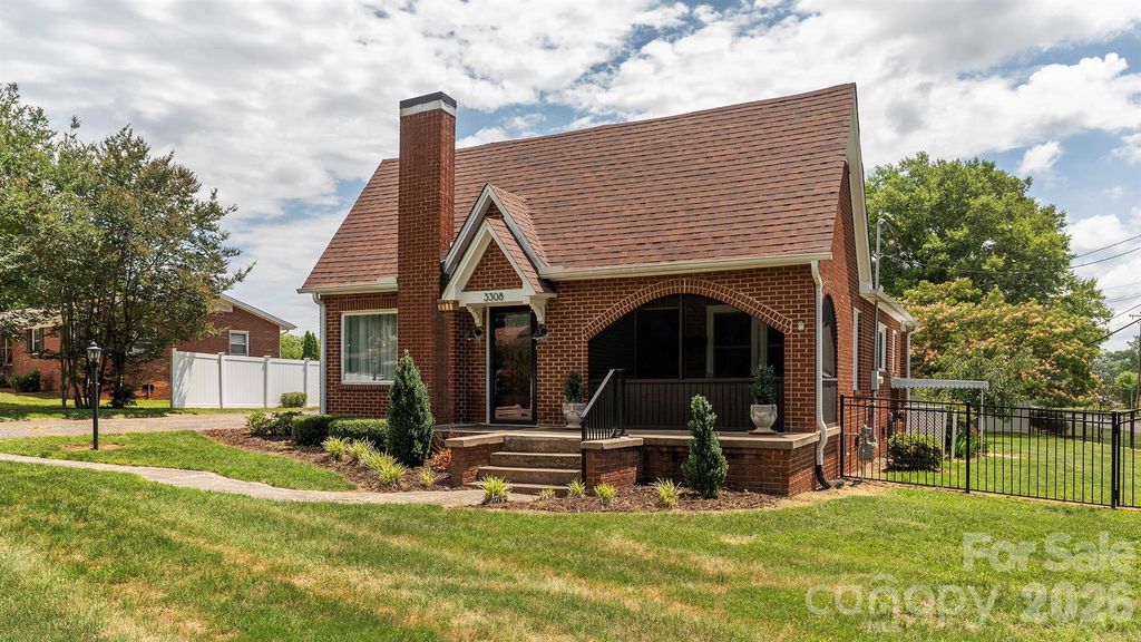 3308 16th Street NE, Hickory, NC 28601