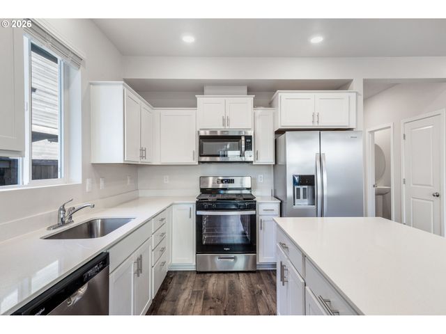 2982 T St, Springfield, OR 97477