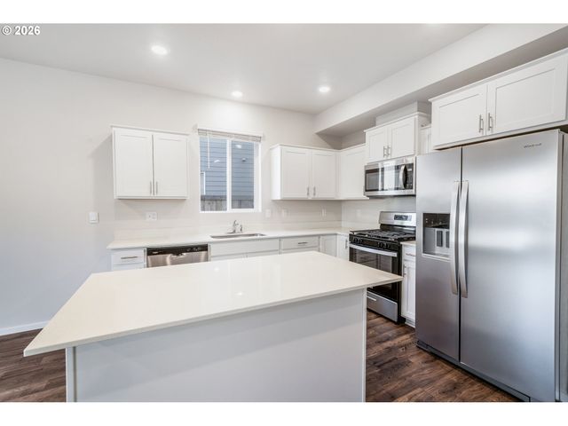2982 T St, Springfield, OR 97477