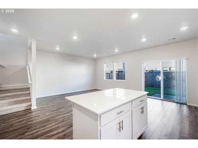 2982 T St, Springfield, OR 97477