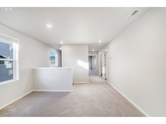 2982 T St, Springfield, OR 97477