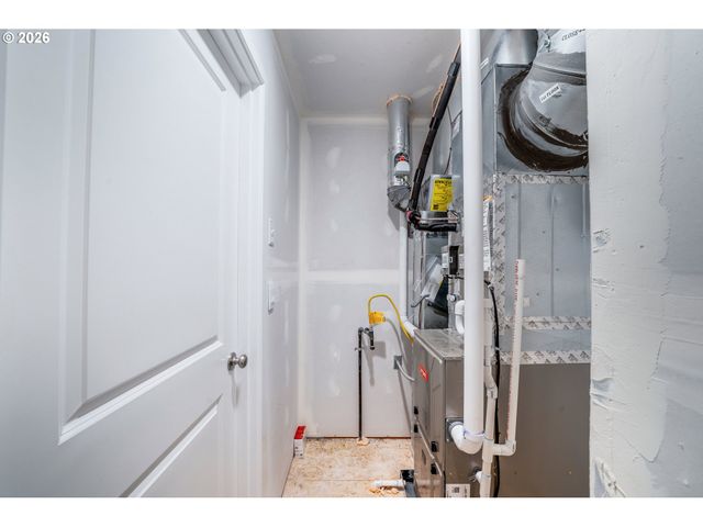 2982 T St, Springfield, OR 97477