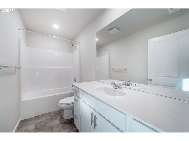2982 T St, Springfield, OR 97477