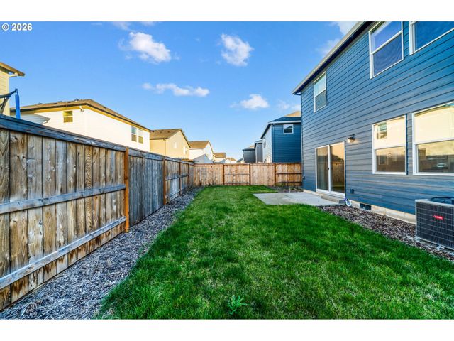 2982 T St, Springfield, OR 97477
