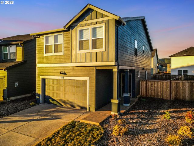 2982 T St, Springfield, OR 97477