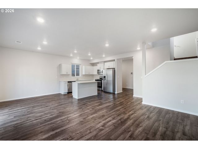 2982 T St, Springfield, OR 97477