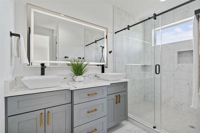 501 E Burton ST, Manor, TX 78653