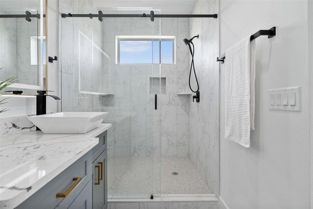 501 E Burton ST, Manor, TX 78653