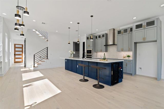 501 E Burton ST, Manor, TX 78653