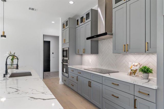 501 E Burton ST, Manor, TX 78653