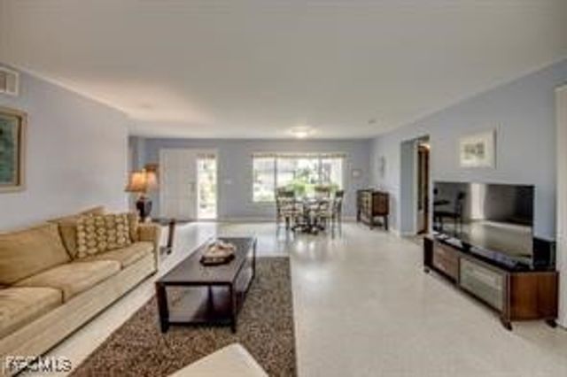 913 SE 43rd TER, Cape Coral, FL 33904