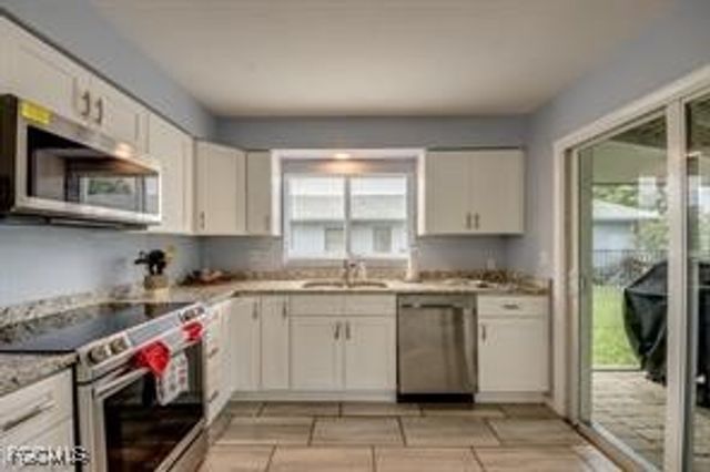 913 SE 43rd TER, Cape Coral, FL 33904