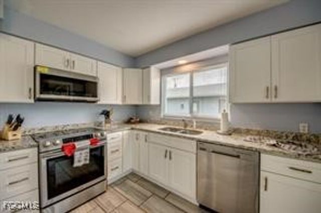 913 SE 43rd TER, Cape Coral, FL 33904