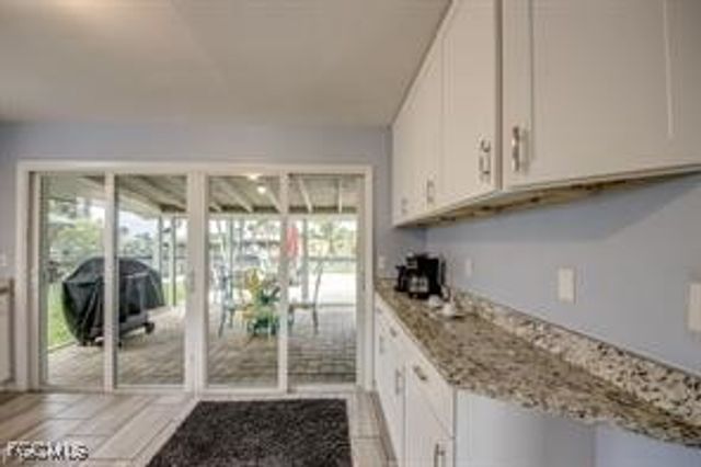 913 SE 43rd TER, Cape Coral, FL 33904