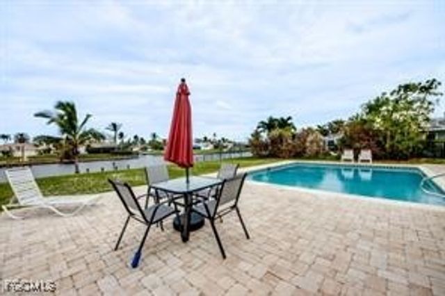 913 SE 43rd TER, Cape Coral, FL 33904