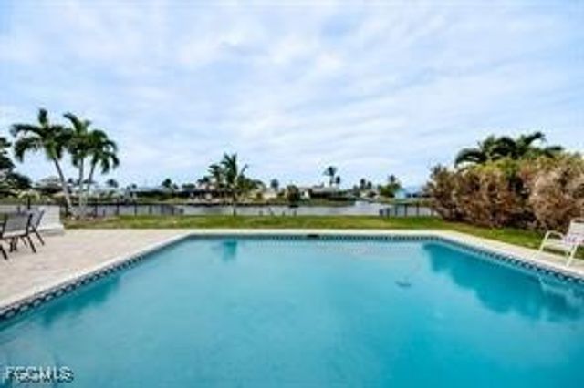 913 SE 43rd TER, Cape Coral, FL 33904