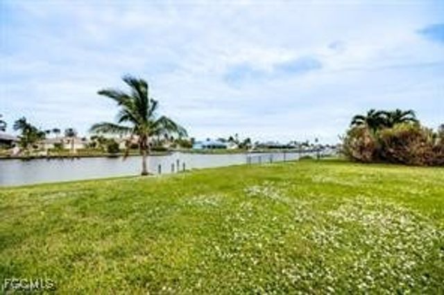 913 SE 43rd TER, Cape Coral, FL 33904