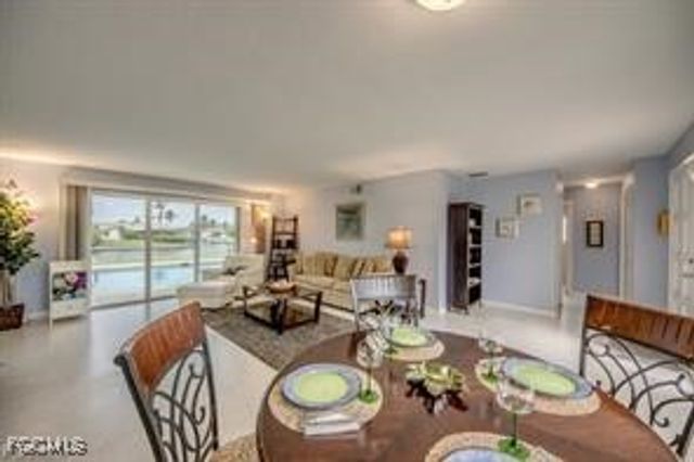 913 SE 43rd TER, Cape Coral, FL 33904