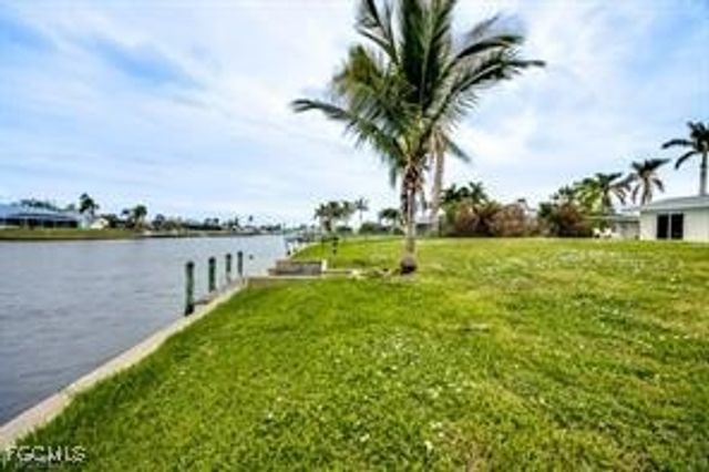913 SE 43rd TER, Cape Coral, FL 33904
