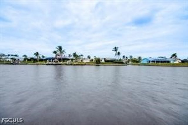 913 SE 43rd TER, Cape Coral, FL 33904