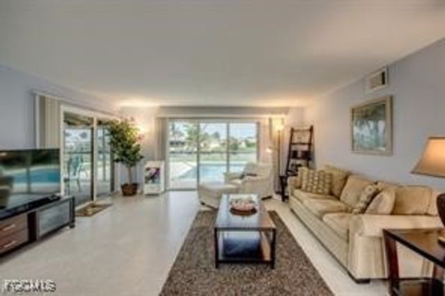 913 SE 43rd TER, Cape Coral, FL 33904