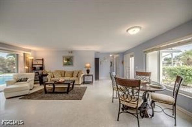 913 SE 43rd TER, Cape Coral, FL 33904