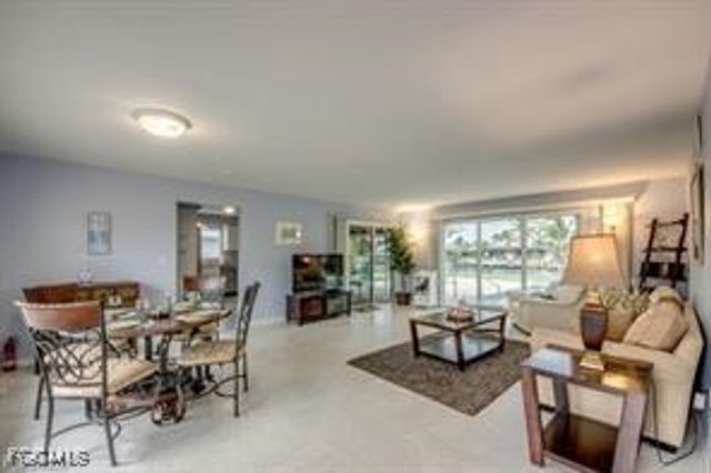 913 SE 43rd TER, Cape Coral, FL 33904