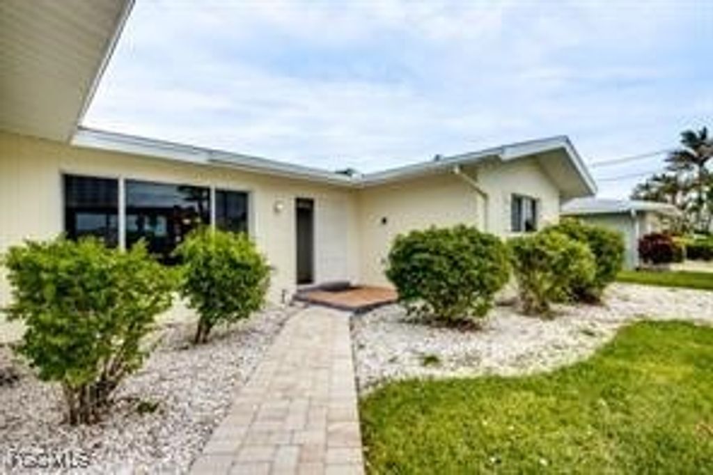 913 SE 43rd TER, Cape Coral, FL 33904