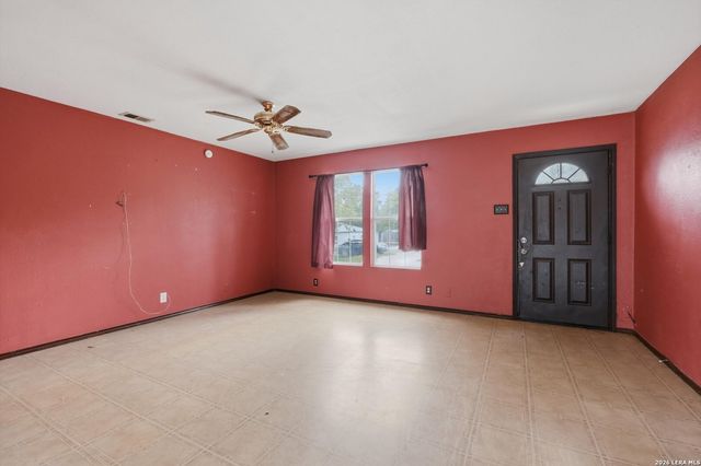 4615 WATERWOOD PASS DR, Elmendorf, TX 78112