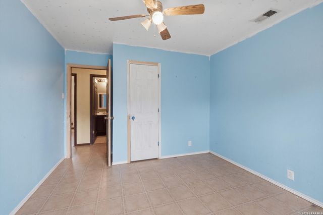4615 WATERWOOD PASS DR, Elmendorf, TX 78112