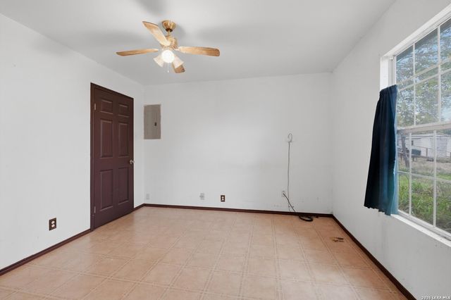 4615 WATERWOOD PASS DR, Elmendorf, TX 78112